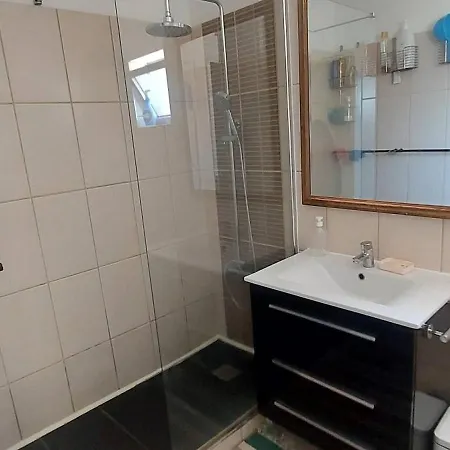Warm Double Bedroom Lisbon Parking Penzion