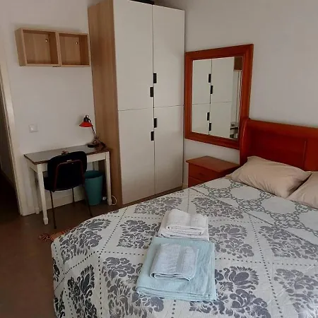 Penzion Warm Double Bedroom Lisbon Parking