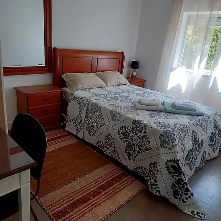 Warm Double Bedroom Lisbon Parking Guest house *