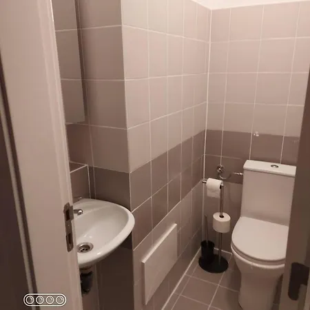 Warm Double Bedroom Lisbon Parking Guest house *