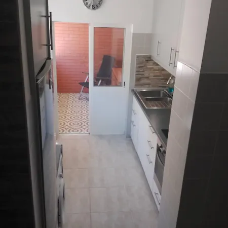Warm Double Bedroom Lisbon Parking * Caparica